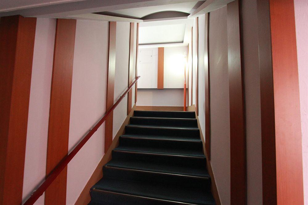 Business Hotel Busan Station Buitenkant foto