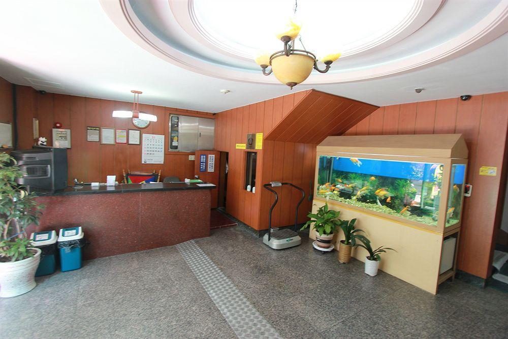 Business Hotel Busan Station Buitenkant foto