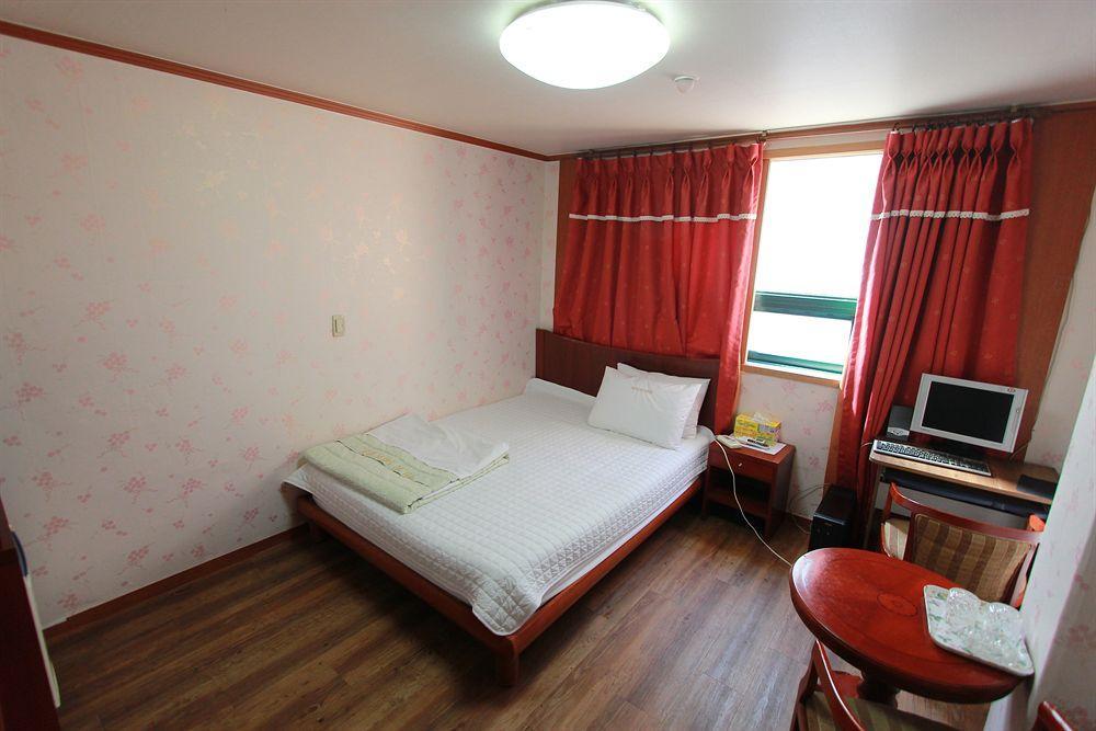 Business Hotel Busan Station Buitenkant foto