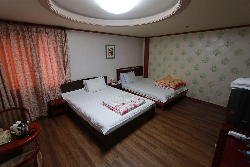Business Hotel Busan Station Buitenkant foto
