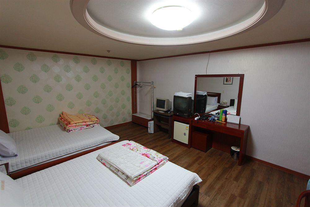 Business Hotel Busan Station Buitenkant foto