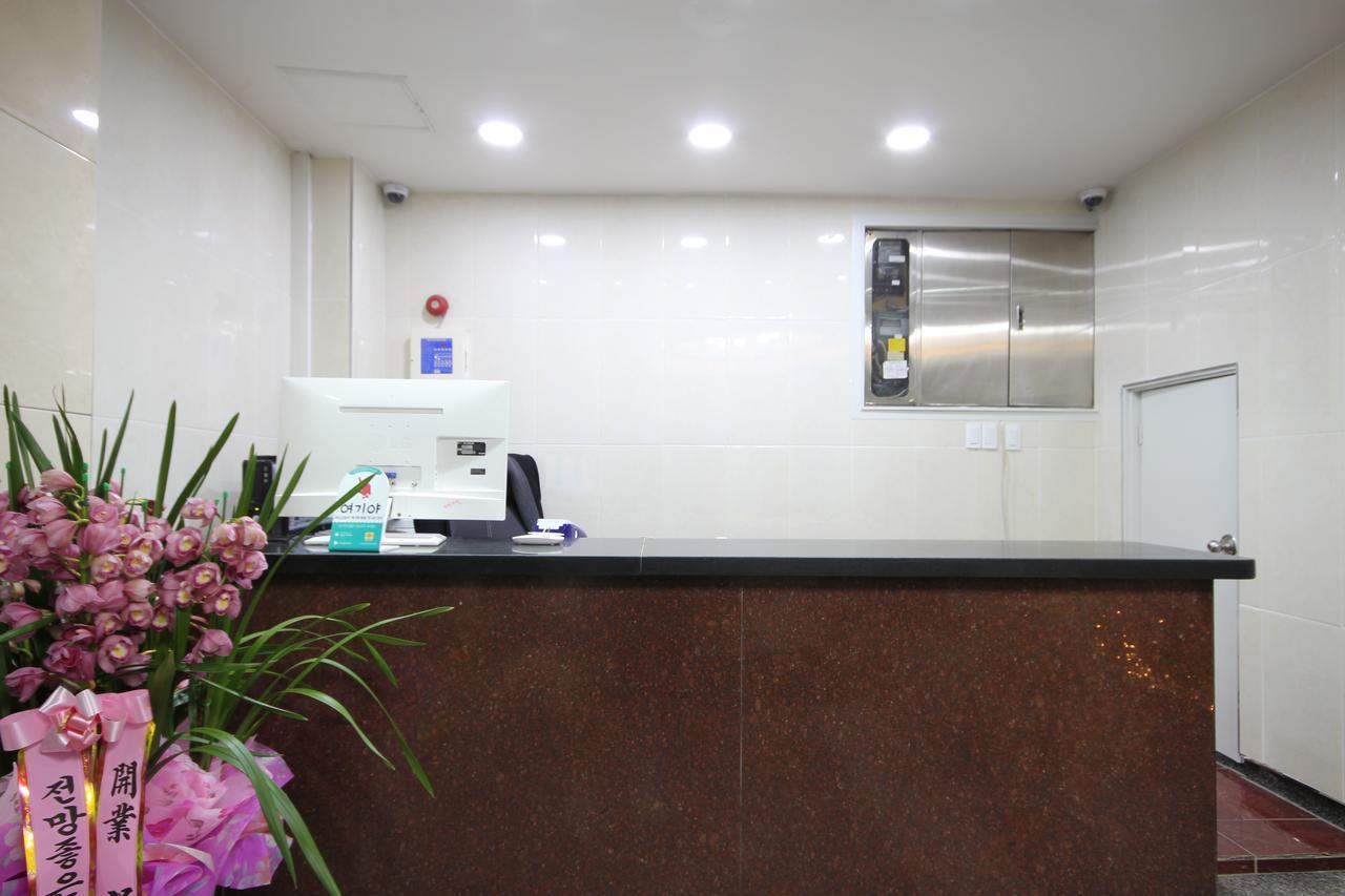 Business Hotel Busan Station Buitenkant foto