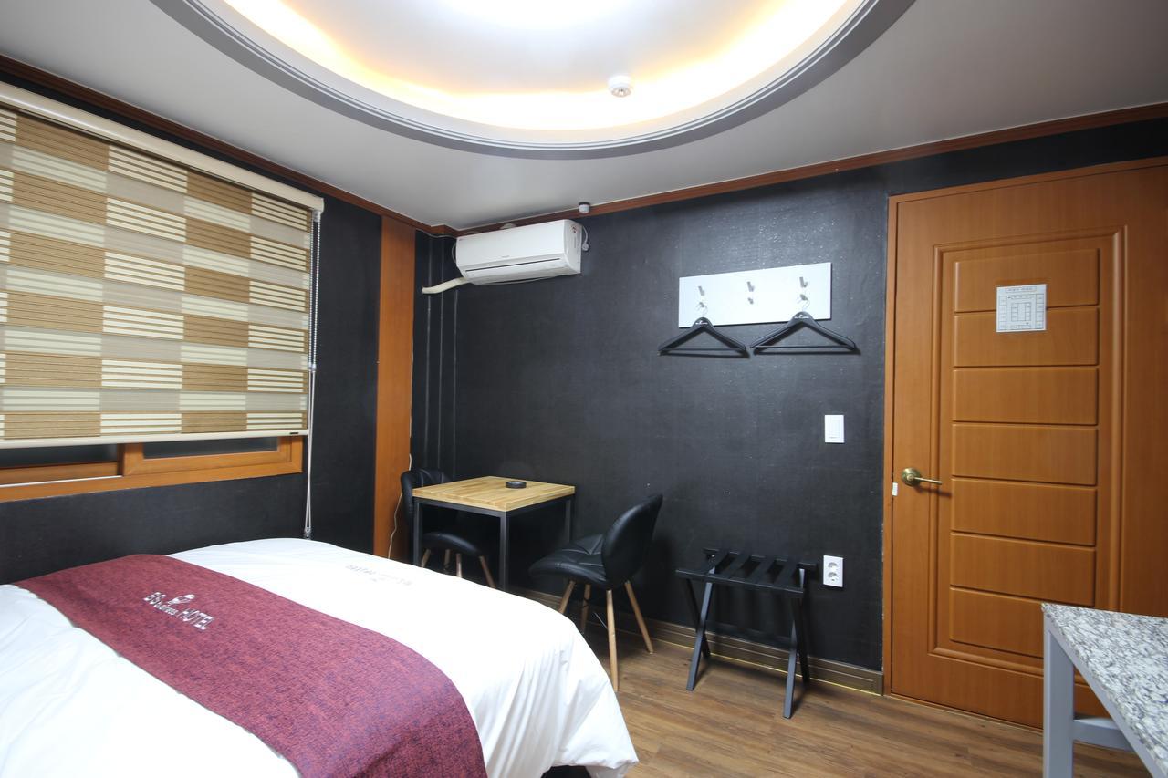 Business Hotel Busan Station Buitenkant foto