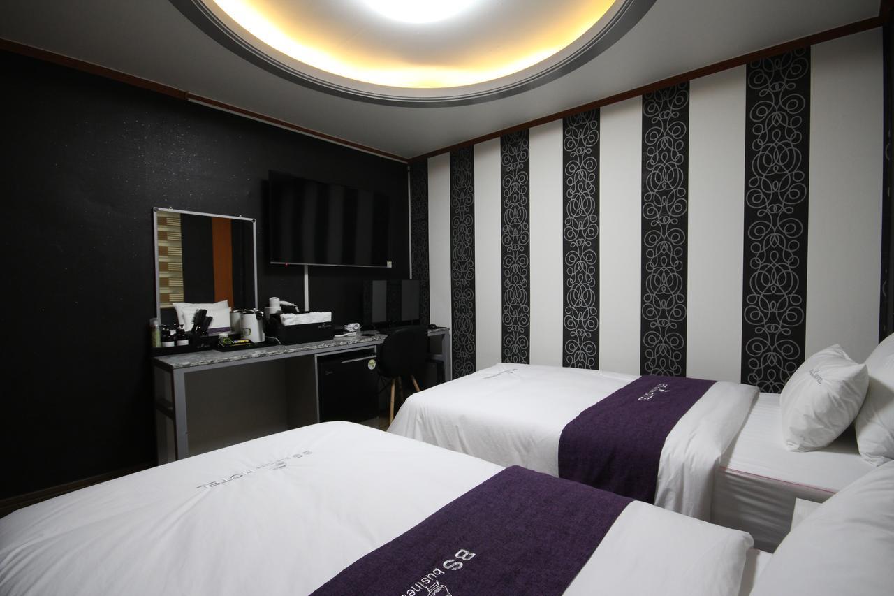Business Hotel Busan Station Buitenkant foto